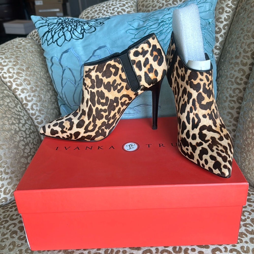 NIB Ivanka Trump leopard pointy toe stiletto shootie